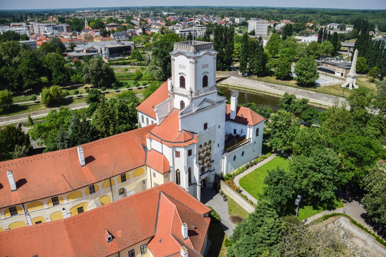 Hotel Domus Collis Győr Exterior foto